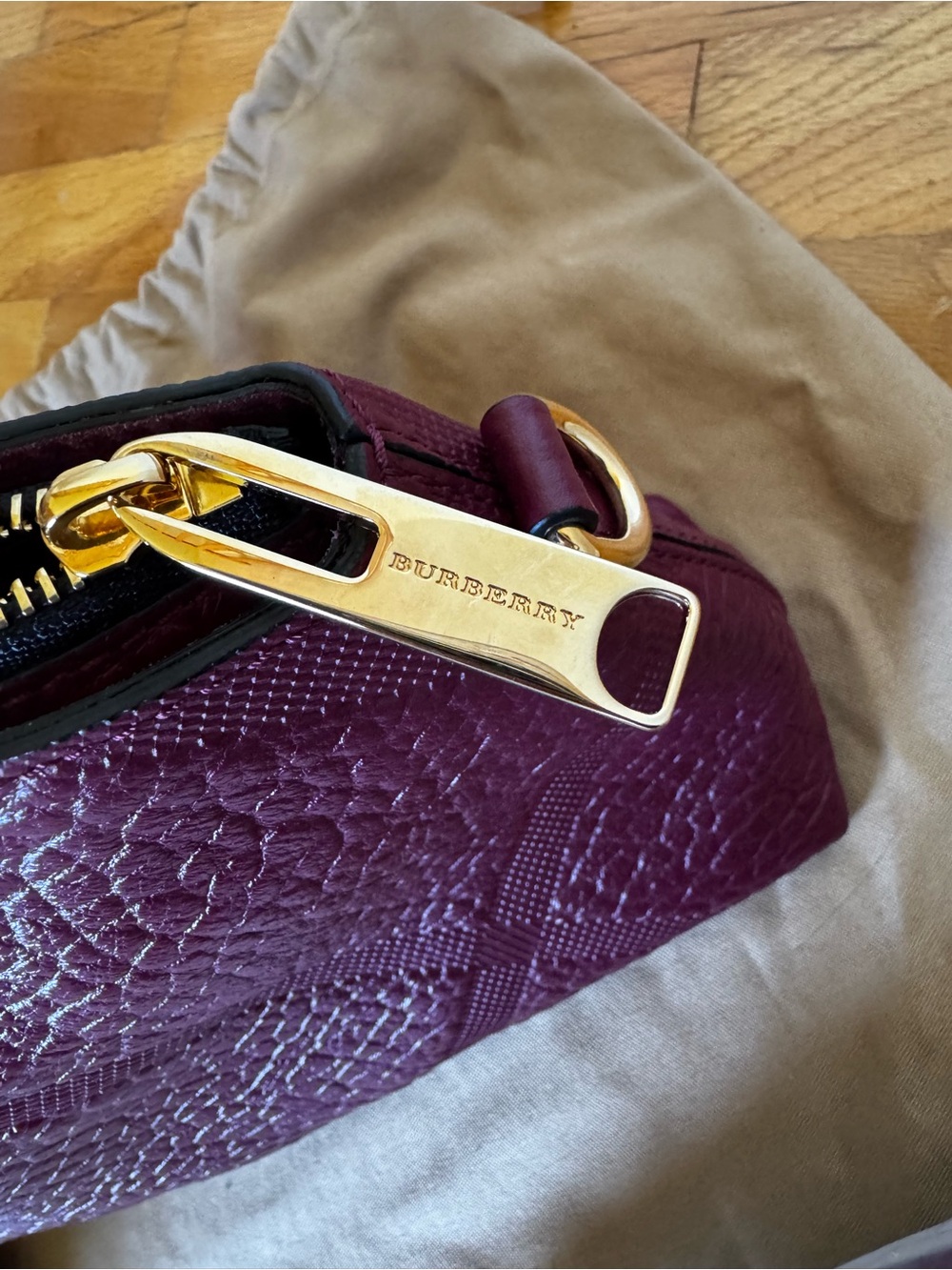 Burberry Grain Check Small Chichester Crossbody Bag - Picture 11 of 11